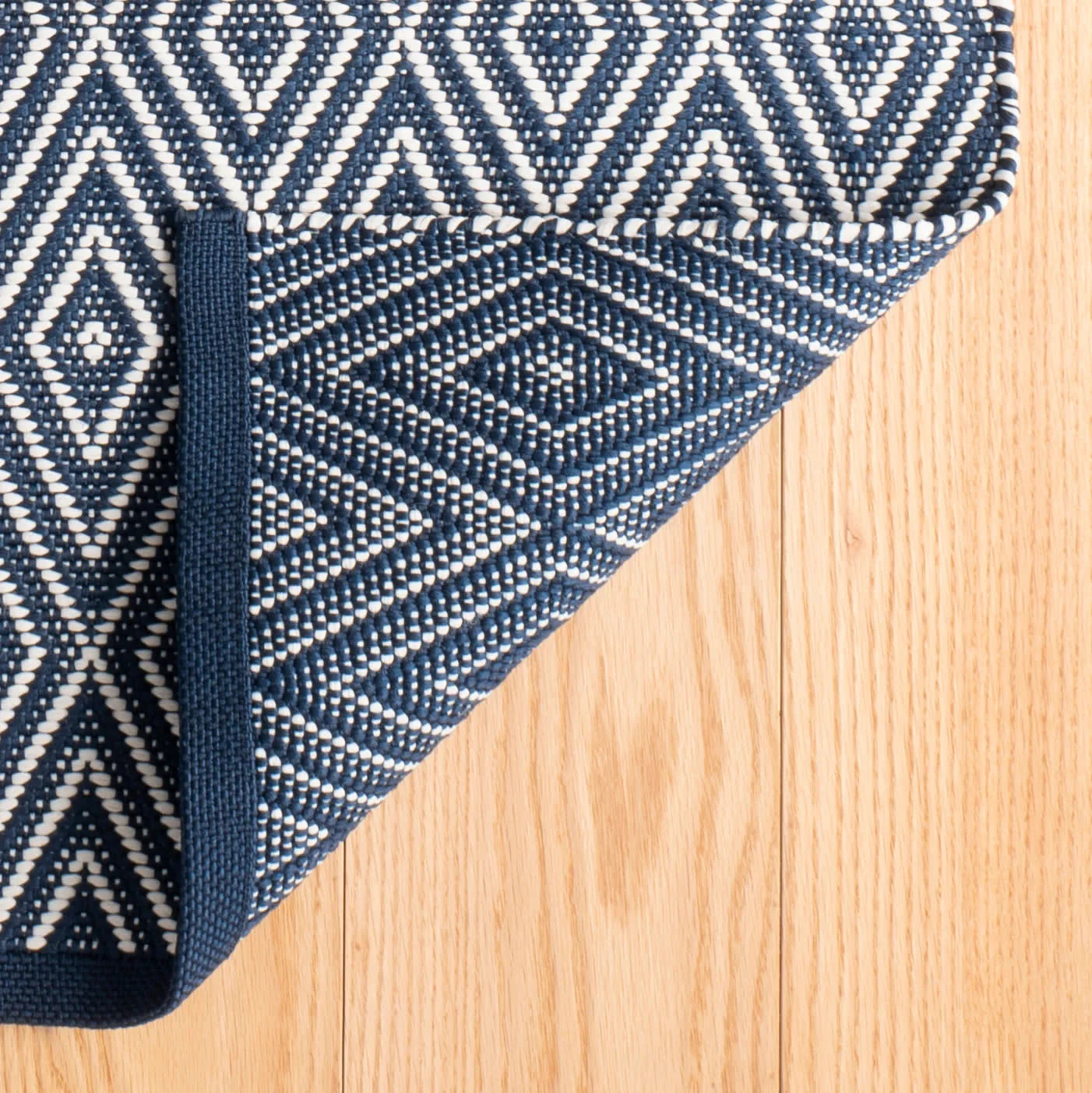 Diamond Handwoven Indoor/Outdoor Rug | Navy/Ivory - Image 4