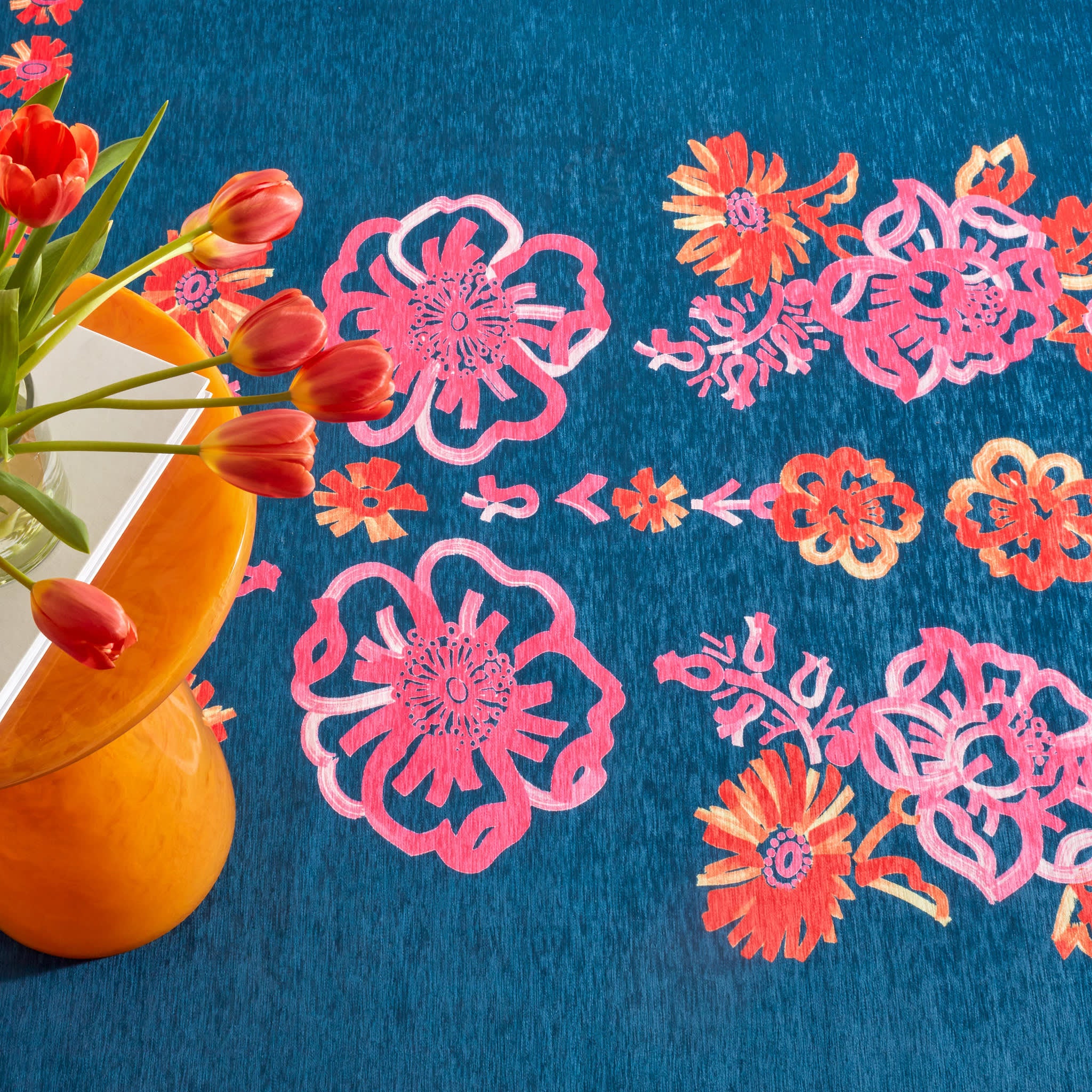 Graphic Gerbera Machine Washable Rug | Fuchsia - Image 3