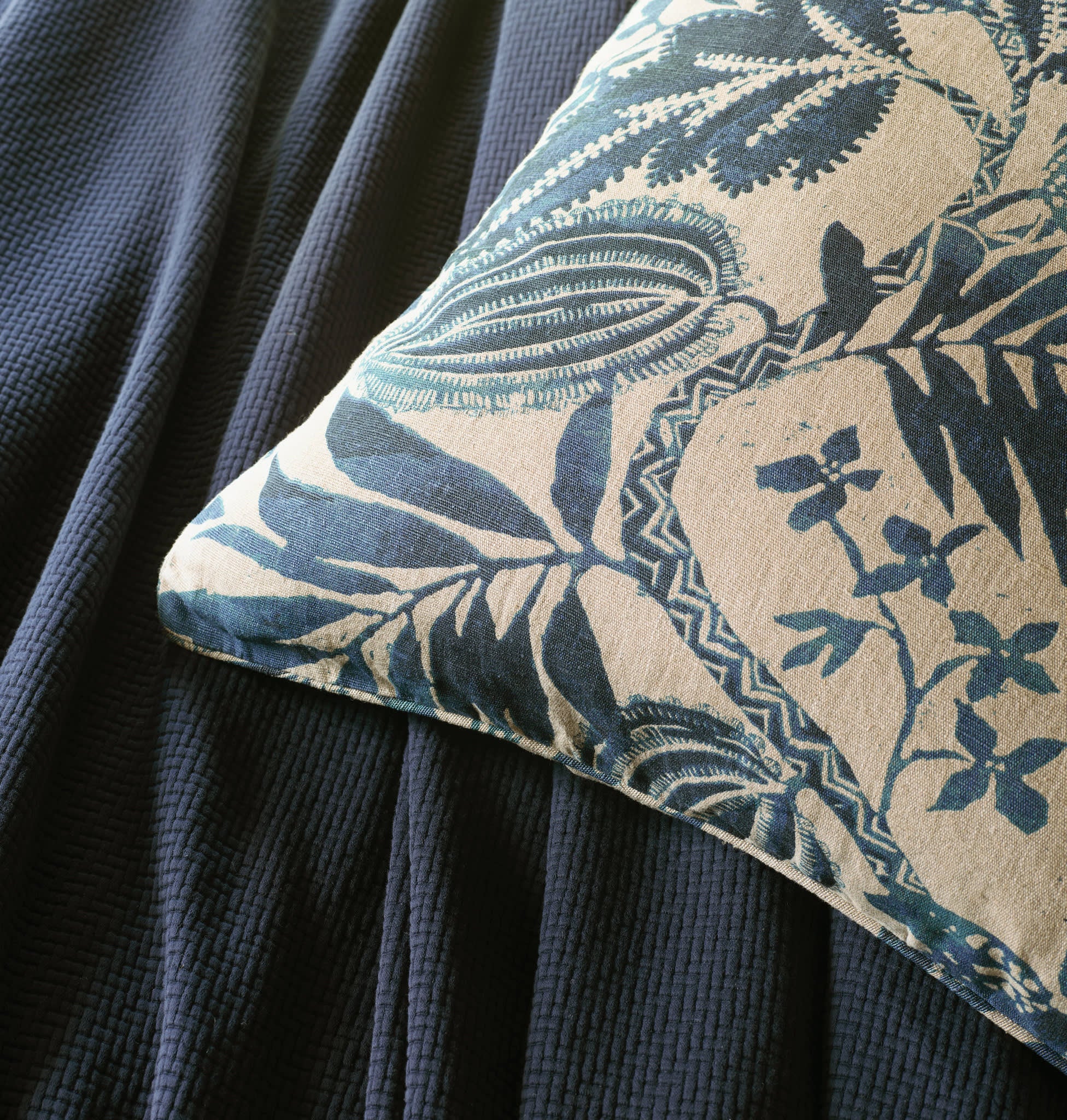 Marco Jute Soumak Handwoven Rug | Navy - Image 5