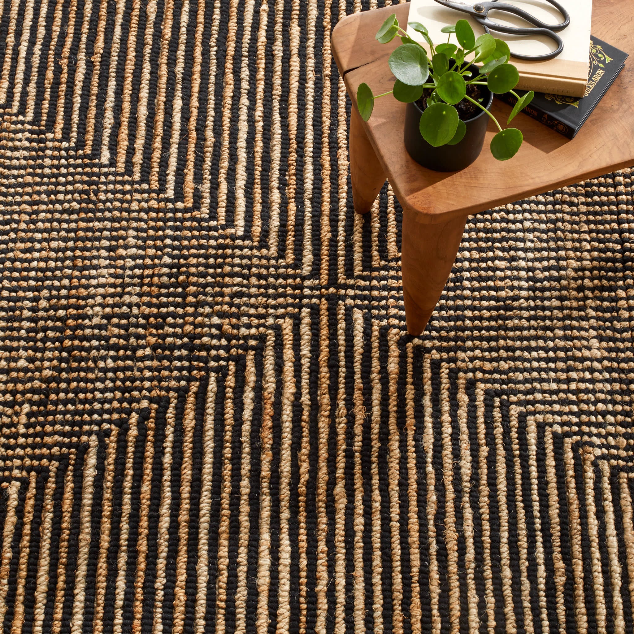 Kelan Handwoven Jute Rug | Black - Image 4