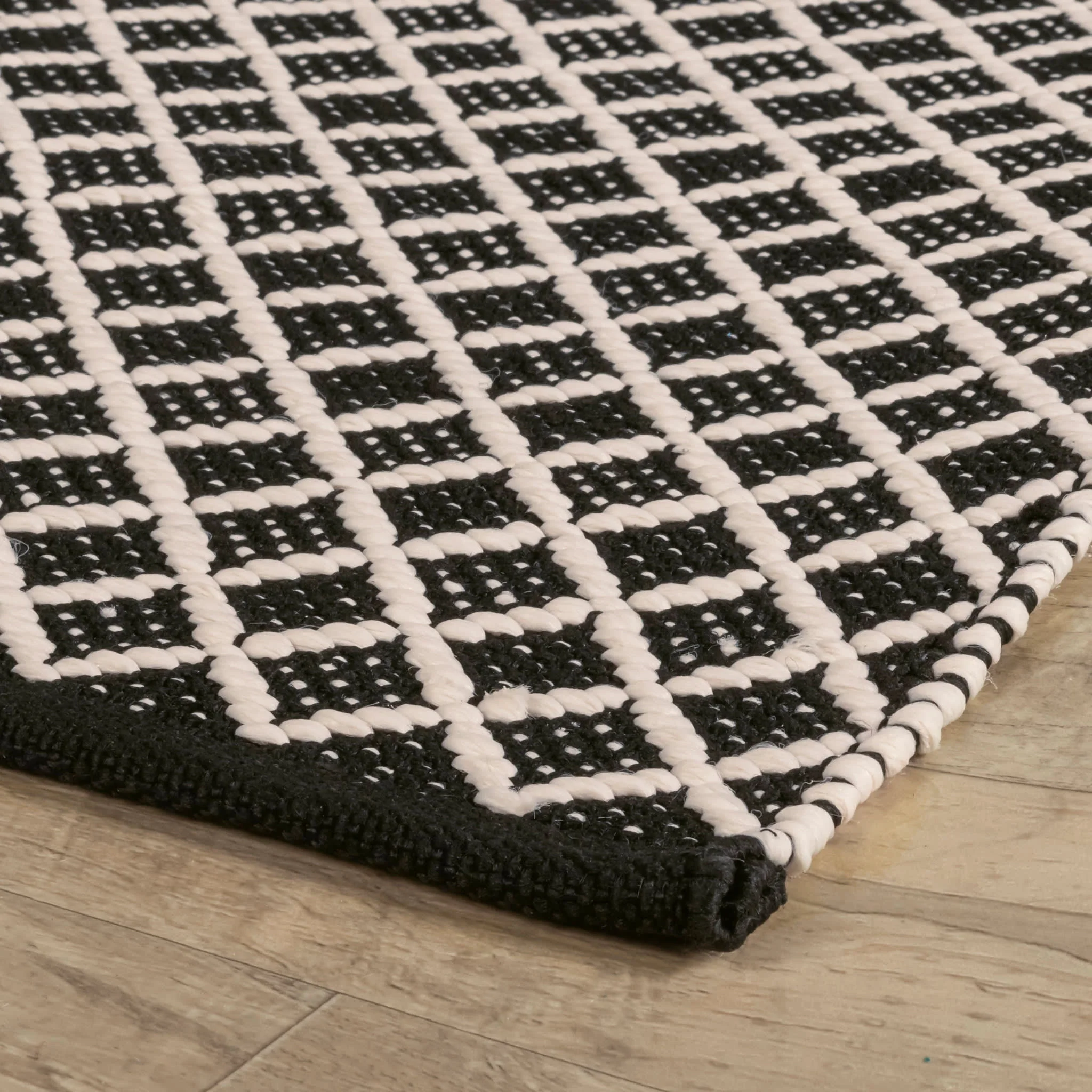 Trellis Handwoven Indoor/Outdoor Rug | Black - Image 5